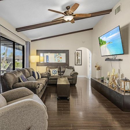 Canal-Front Oasis With Dock And Kayaks In Cape Coral! ภายนอก รูปภาพ