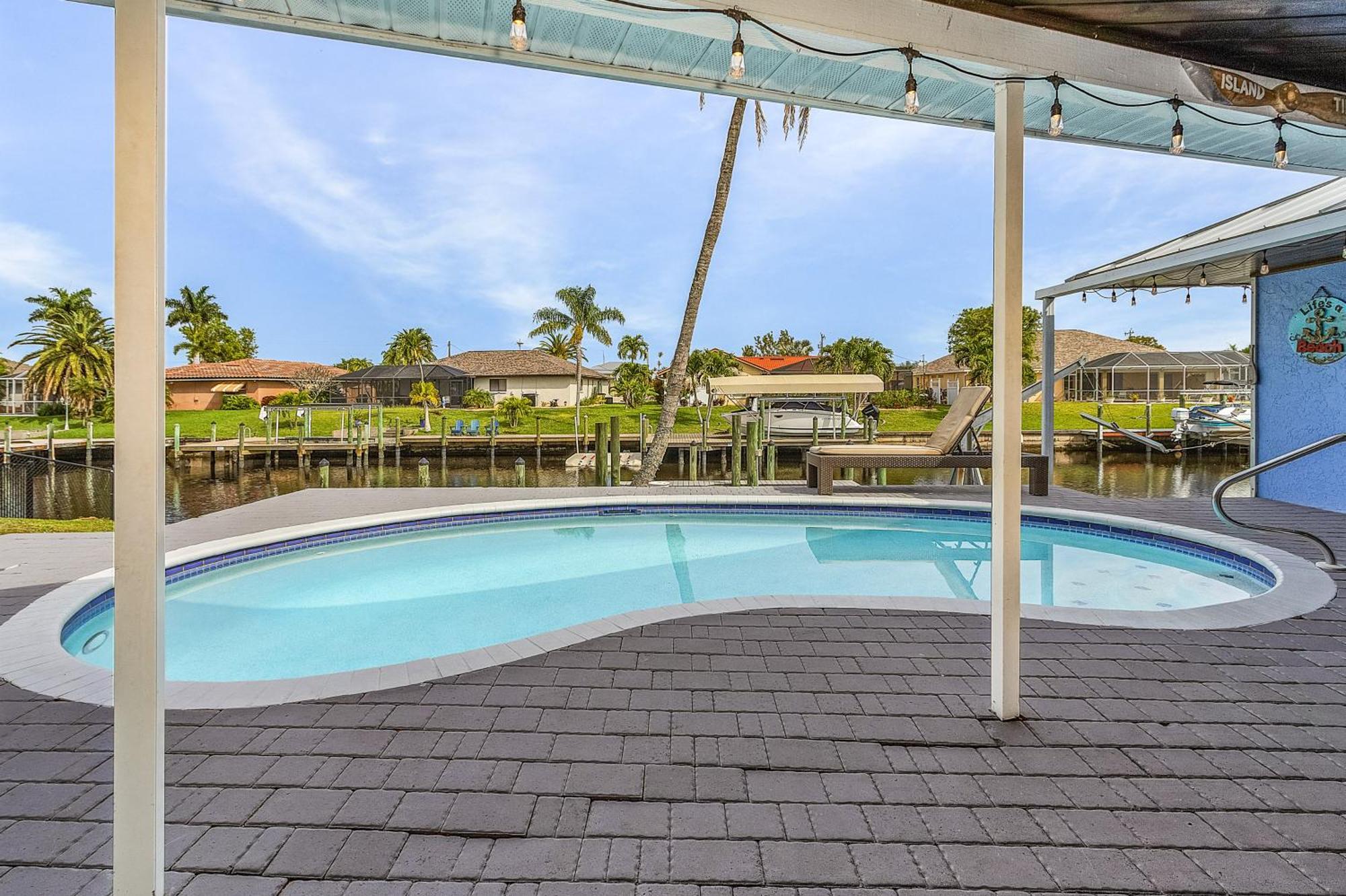 Canal-Front Oasis With Dock And Kayaks In Cape Coral! ภายนอก รูปภาพ