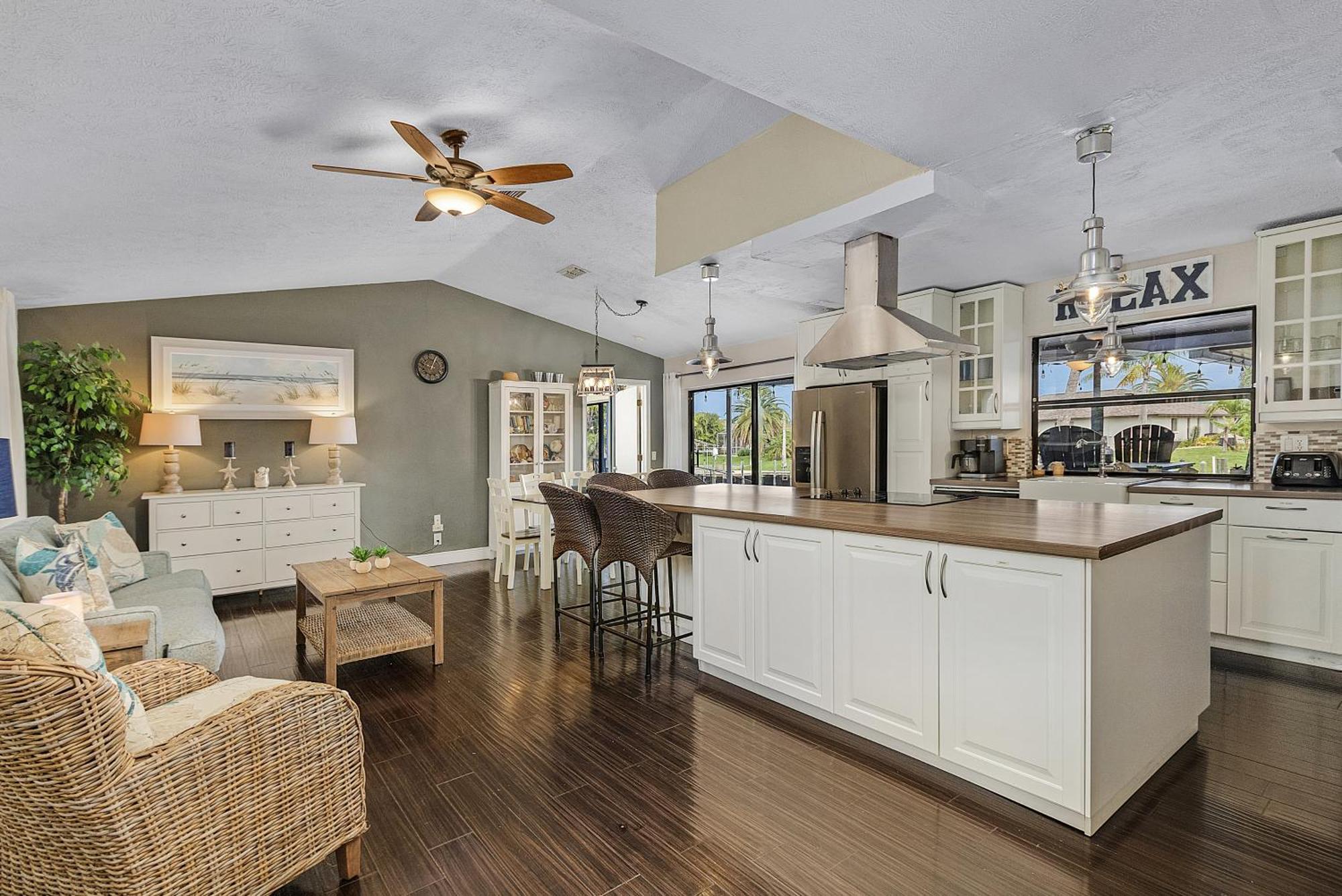 Canal-Front Oasis With Dock And Kayaks In Cape Coral! ภายนอก รูปภาพ